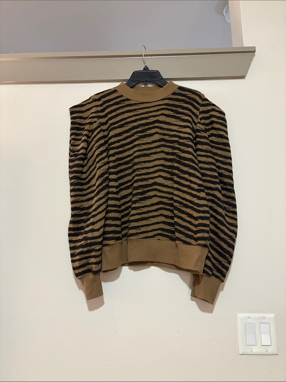 AGOLDE Folded Sleeve Mock Neck Sweatshirt in Serpentine Tigress SZ M EUC - Picture 3 of 7